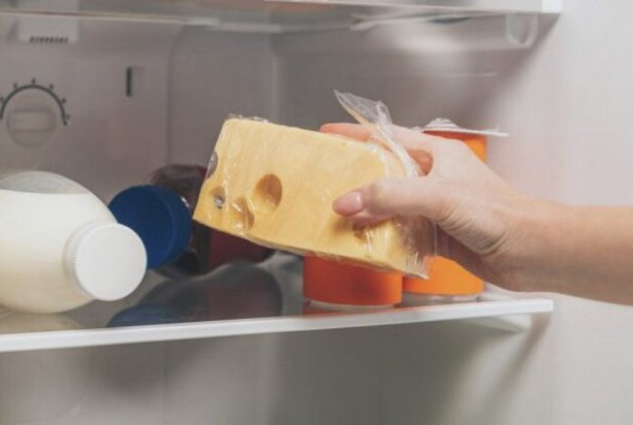 Положите этот продукт рядом с сыром в холодильнике — будет храниться гораздо дольше