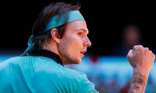 Лучший теннисист Казахстана пробился в четвертьфинал турнира в Риме