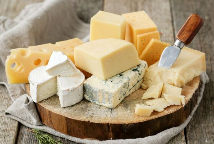 Назван самый вредный сыр, который не стоит покупать никогда. Он содержит больше натрия