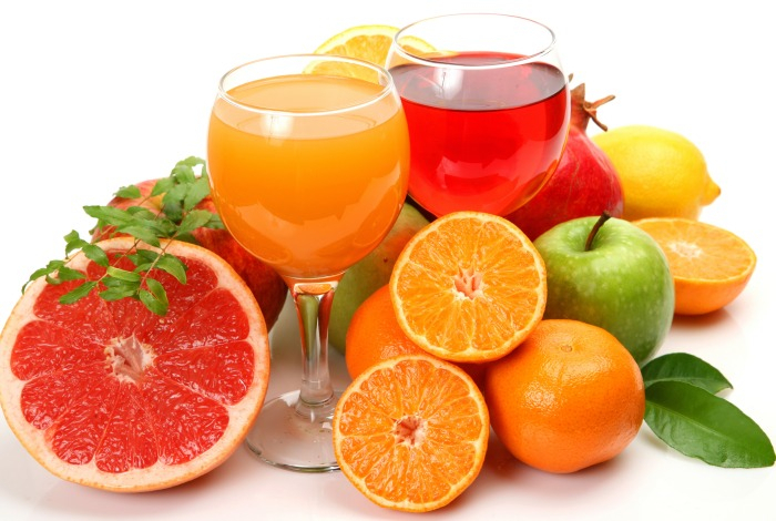 Почему фрукты гораздо полезнее соков