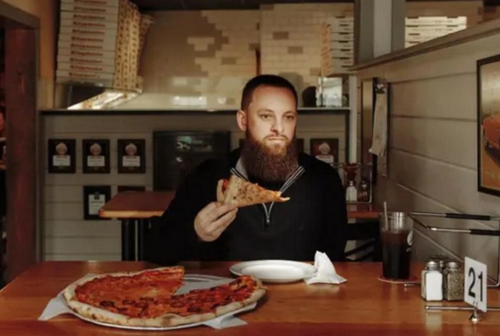 Мужчина ел пиццу каждый день в течение шести лет — вот как изменилась его жизнь