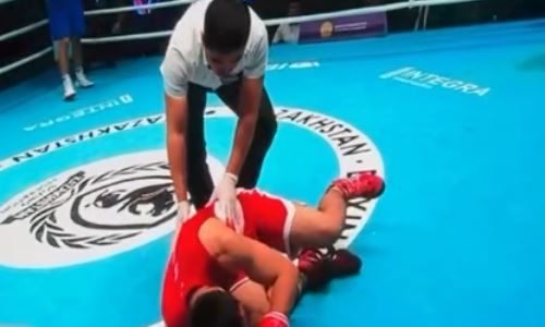«Смертельный» нокаут казахстанцем боксера из Узбекистана поразил болельщиков. Видео