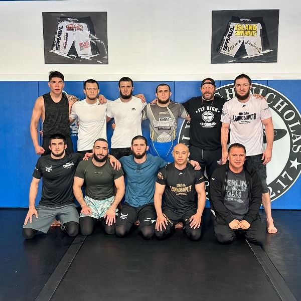 Ислам Махачев провел тренировку с топовым бойцом из веса Шавката Рахмонова