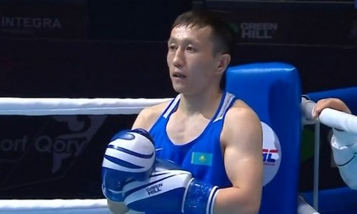 Казахстан вырвал победу в тяжелом бою за финал турнира по боксу. Видео