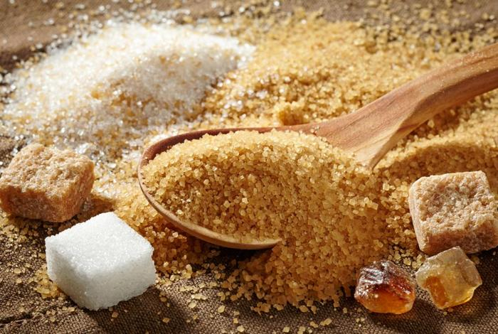 Белый сахар или коричневый? Какая между ними разница и почему это важно