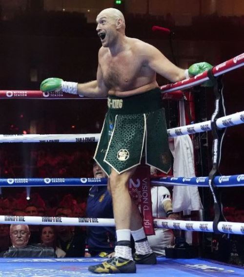 Фьюри был наказан за понты. Появились фото, что сделал Усик в ринге