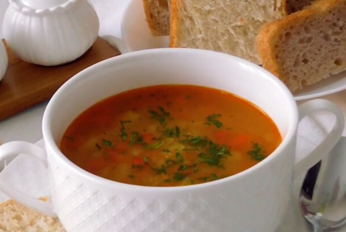 Назван самый полезный для здоровья суп. Помогает нормализовать давление и богат клетчаткой, витаминами и минералами
