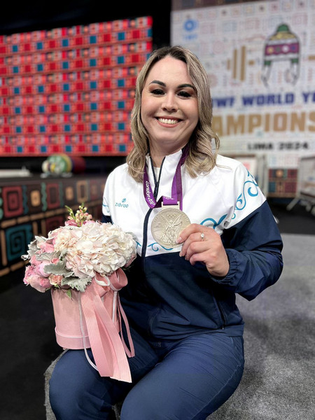 Казахстанская тяжелоатлетка получила медаль Олимпиады