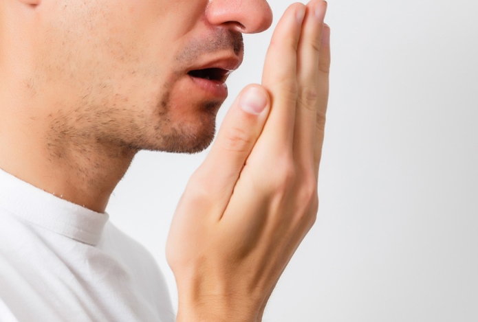 Почему появляется неприятный запах изо рта
