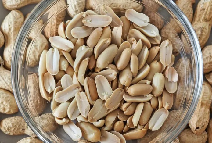 Названы пять снеков, которые ошибочно считаются здоровым перекусом