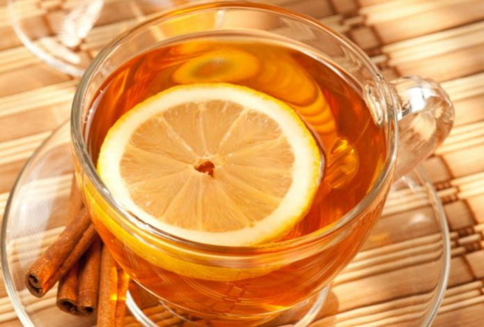 Правда ли, что пить чай с лимоном опасно