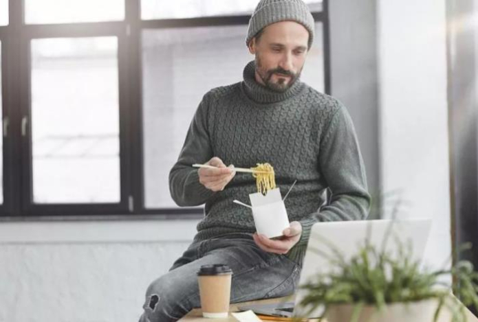 Только не очаровывайтесь. Как на самом деле влияет на здоровье лапша быстрого приготовления