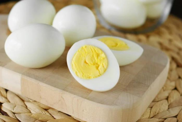 Сколько яиц нужно съедать пенсионерам каждый день — неожиданные результаты исследования