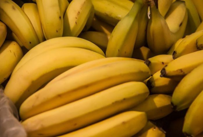 Названы шесть продуктов, с которыми нельзя есть бананы