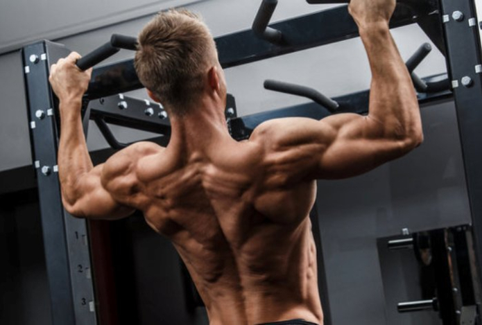 Тренер объяснил, чем полезен стритлифтинг