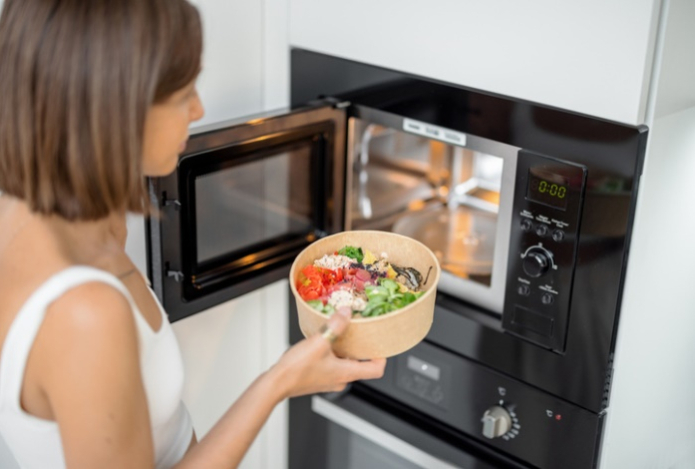 Ни секундой дольше. Сколько греть еду в микроволновке, чтобы она оставалась полезной