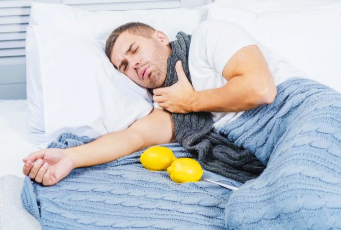 Врач развеял мифы о полезных продуктах для горла