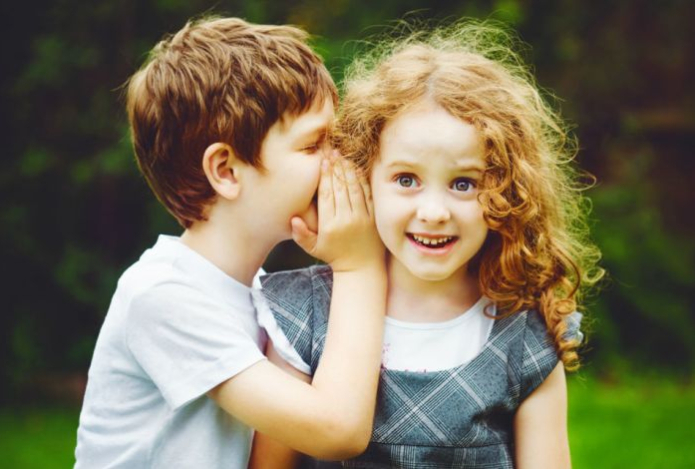 С какого возраста дети начинают верить сплетням