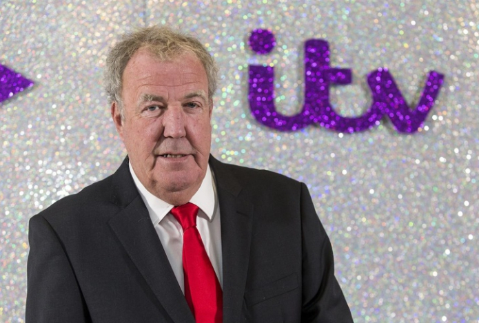 Обошел Киллиана Мёрфи и Тома Холланда. Легендарный ведущий признан самым сексуальным мужчиной