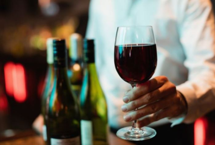 Названо самое полезное и вкусное вино. Богато полифенолами и танинами — выводят холестерин из организма