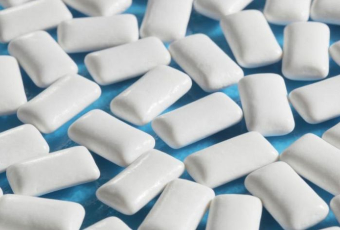 Врач рассказал о пользе жвачки