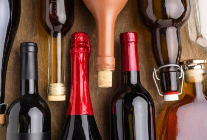 Лучше пива или коктейлей. Назван самый полезный алкоголь — улучшает здоровье сердца и мозга