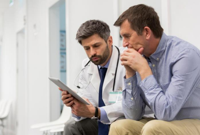 Профессор назвал алкоголь, который меньше вредит желудку