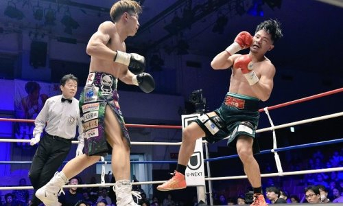 Чемпиона с 23-ю победами избили и быстро нокаутировали в титульном бою. Видео