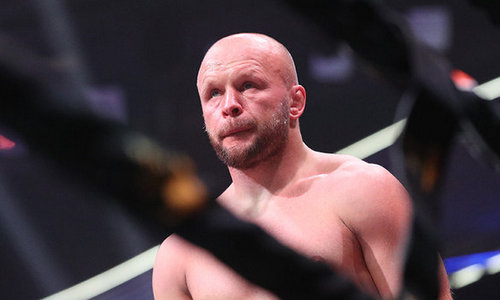 «Дам по башке бесплатно». Легенда ММА России высмеял казахстанского бойца