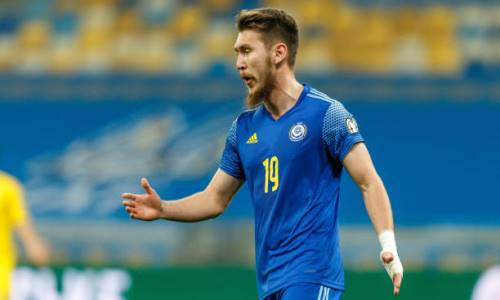 Нападающему сборной Казахстана запретили забивать в ворота команды Азербайджана