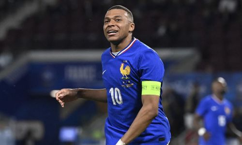 Мбаппе принес победу Франции на старте Евро-2024. Видео