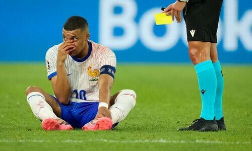 Появилось фото Мбаппе в защитной маске на Евро-2024