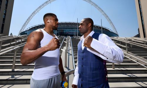 Энтони Джошуа едва не подрался с соперником перед боем. Видео