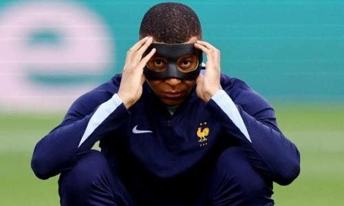 У Мбаппе появились новые проблемы на Евро-2024