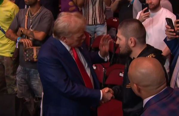 Хабиб Нурмагомедов пожал руку Дональду Трампу на UFC 302. Фото