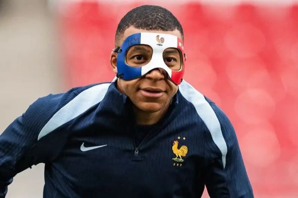 УЕФА вынес решение по новой маске Мбаппе