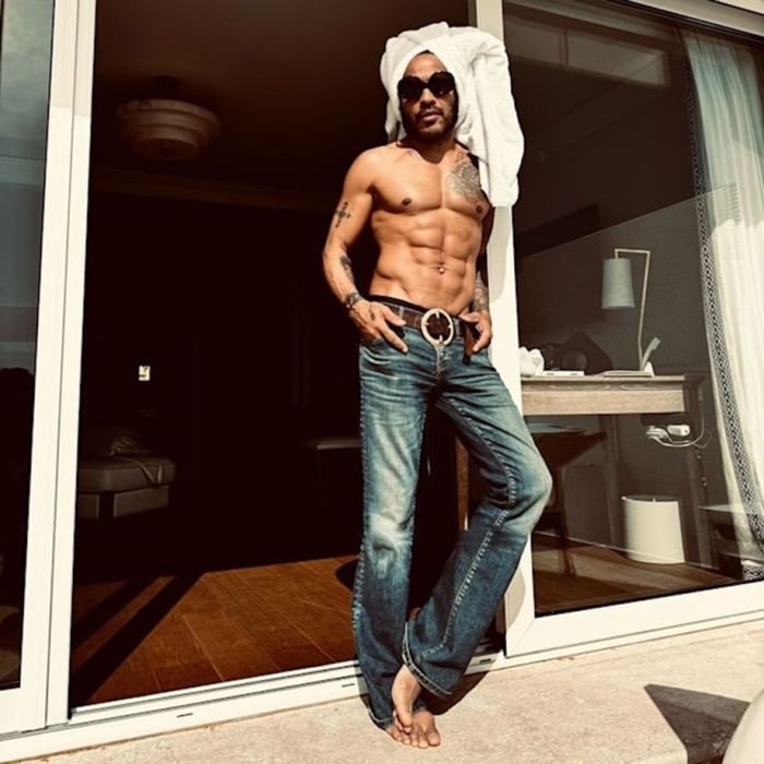 60-летний Ленни Кравиц удивил Сеть рельефным прессом. Фото