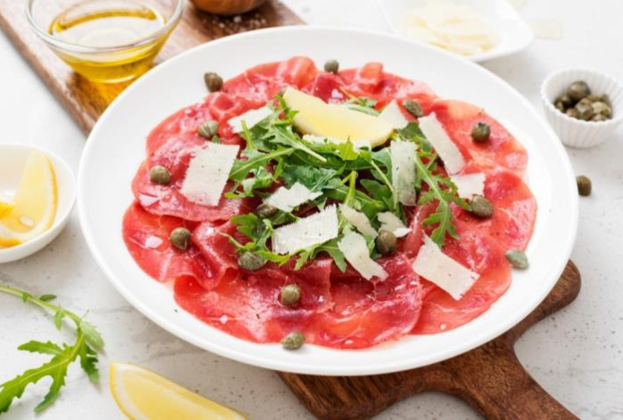 Хирург назвал смертельно опасные мясные блюда — в человека могут попасть черви