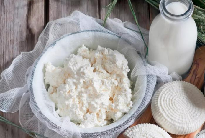 Пожилых призвали обязательно есть этот продукт два раза в неделю — восполняет потерю кальция