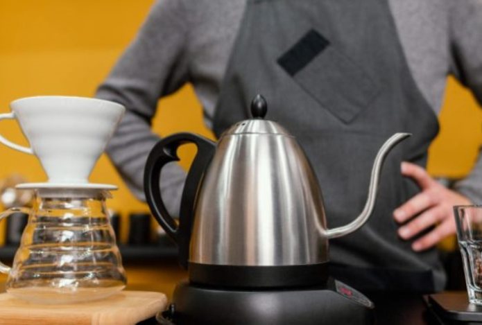 Этот фрукт позволяет быстро избавиться от накипи в чайнике — неожиданный, но полезный лайфхак