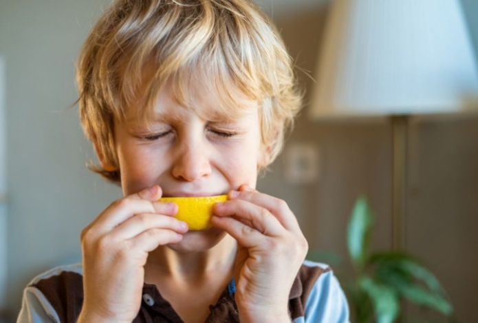 Учёные нашли самый полезный фрукт — и это не яблоко. Содержит почти все группы витаминов, наполнен железом и кальцием