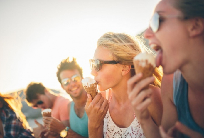 Почему после мороженого может болеть голова?