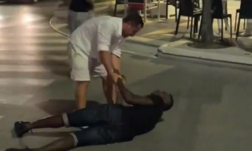 Балотелли после ухода из клуба Аймбетова валялся пьяным на дороге. Видео