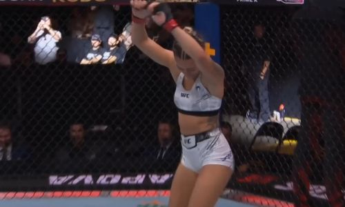 Девушка-боец UFC устроила танцы после победы над казахстанкой. Видео