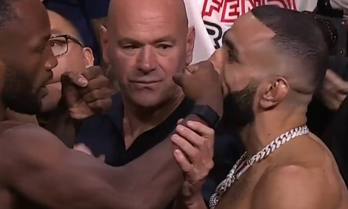 Эдвардс и Мухаммад провели финальную дуэль взглядов. Видео