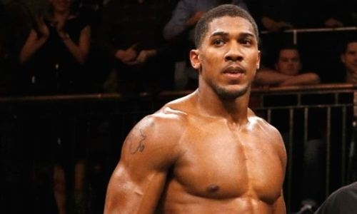 Непобежденный казахстанский супертяж-нокаутер готовится к бою против Энтони Джошуа