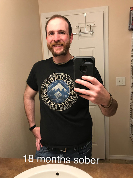 Мужчина не пил алкоголь три года — вот что с ним произошло. Фото