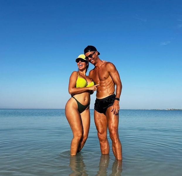 Роналду показал «горячее» фото с Джорджиной на пляже