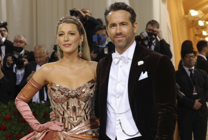 Блейк Лайвли мило отреагировала на фото с бицепсами Райана Рейнольдса