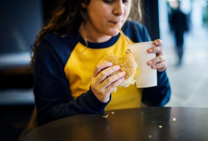 Названы шесть продуктов, которые никому есть нельзя